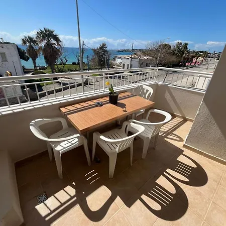 50 Meters To Beach, Sea View شقة فندقية
