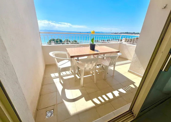 50 Meters To Beach, Sea View Aparthotel